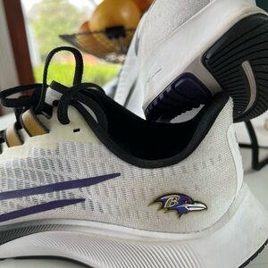 Nike White and Black Running Shoes with Purple Detail